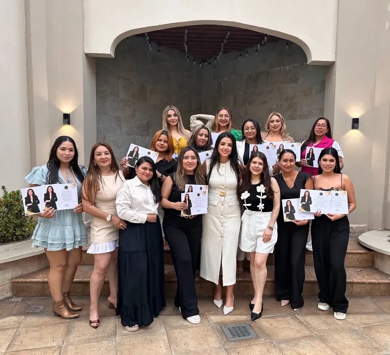 Manuela Benditas con alumnas de sus formaciones (5)