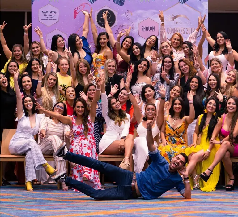 Manuela Benditas con alumnas de sus formaciones (6)