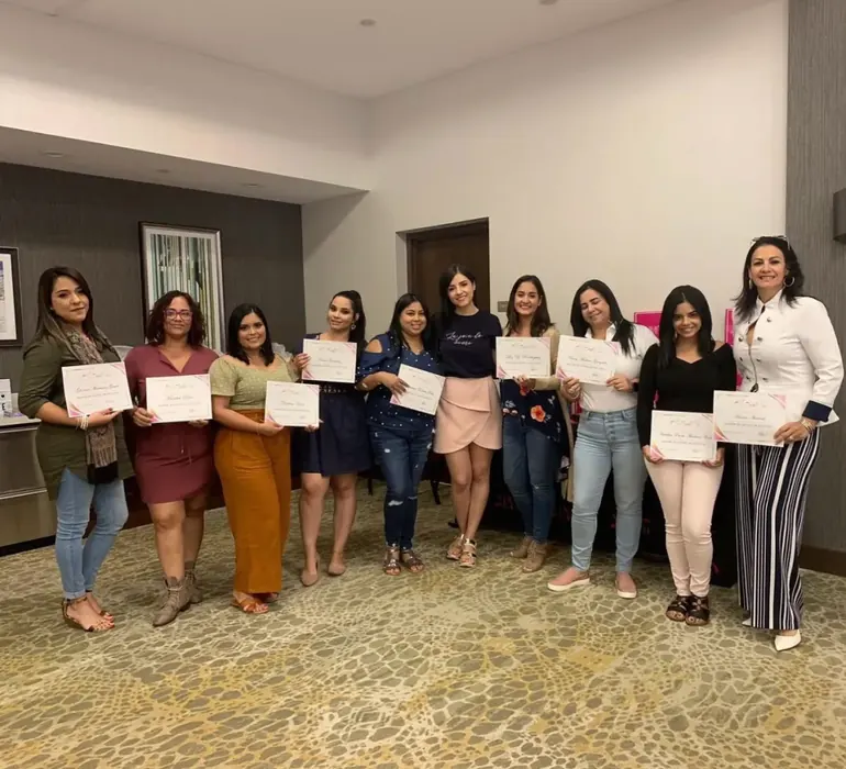 Manuela Benditas con alumnas de sus formaciones (8)